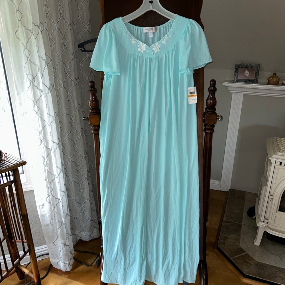 New Miss Elaine Floral Embroidered Short Sleeve Tricot Nightgown small